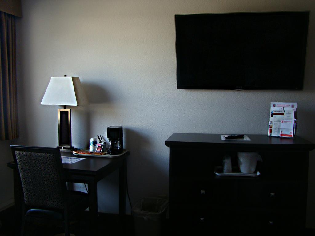 Stonebridge Hotel Fort Mcmurray Δωμάτιο φωτογραφία