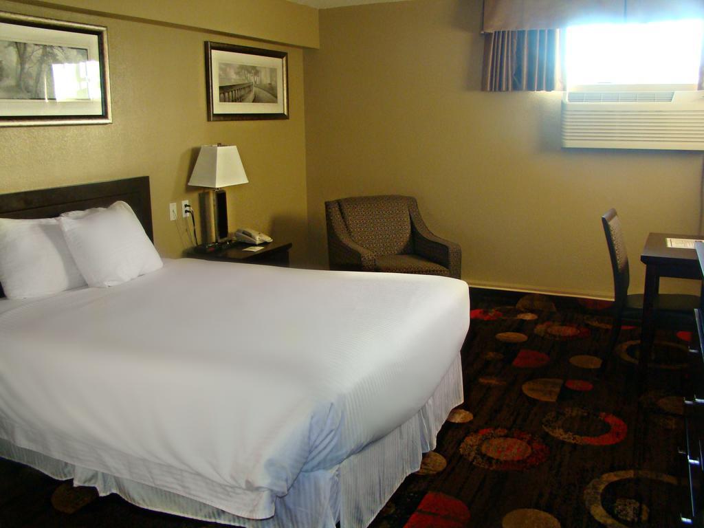 Stonebridge Hotel Fort Mcmurray Δωμάτιο φωτογραφία