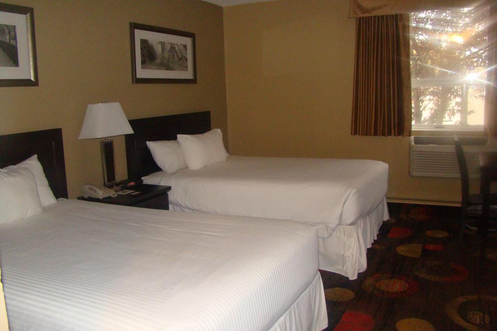 Stonebridge Hotel Fort Mcmurray Δωμάτιο φωτογραφία